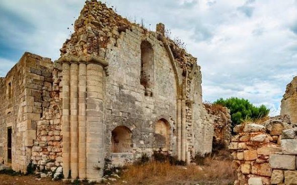 I ruderi dell'abbazia di San Nicola di Casole