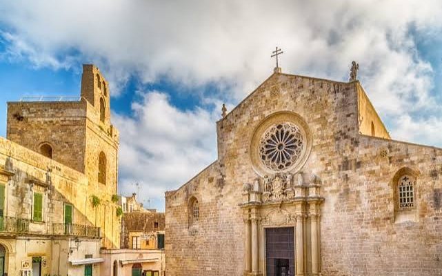 La facciata della Cattedrale di Otranto