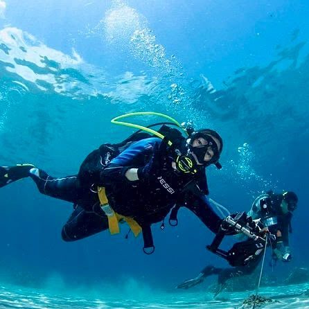 Immersione subacquea lungo la costa